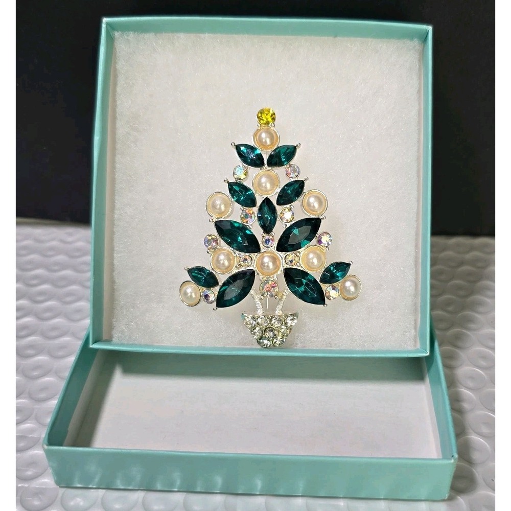 NWT Avon 2011 Christmas Tree Brooch w/ Box Collectible Piece Collection 2"×2.5"